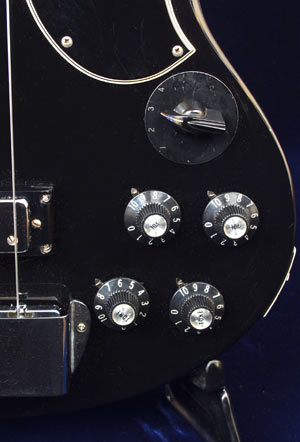 1971 Gibson EB3L - details of controls