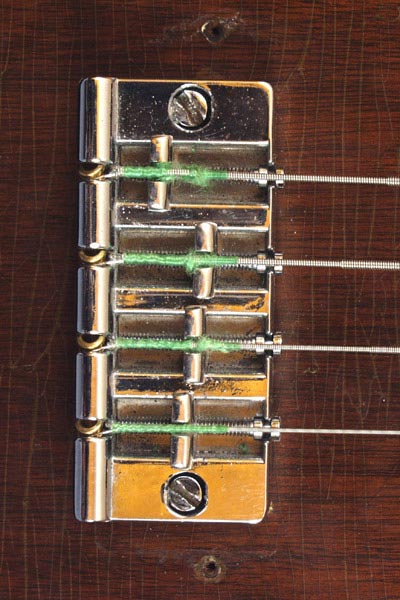 1972 Gibson EB0 - Two-point tune-o-matic bridge