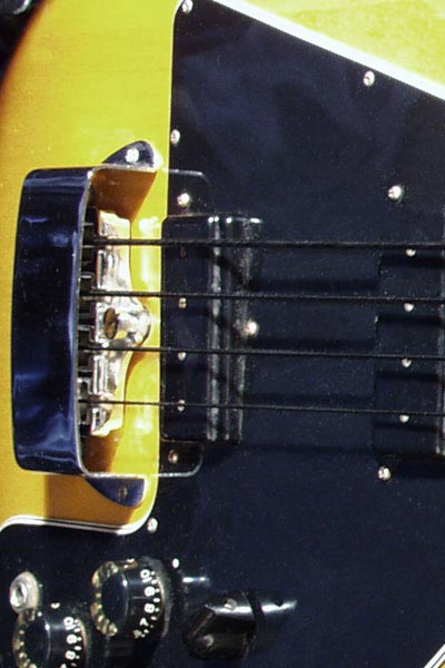 1977 Gibson Fretless Ripper. Body detail - note the plastic spacers beneath the bridge cover
