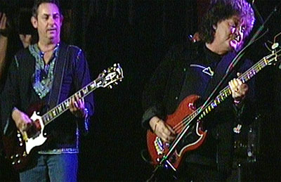 Kahvas Jute live. Right Bob Daisley, left Tim Gaze. Bob plays his 1961 EB3