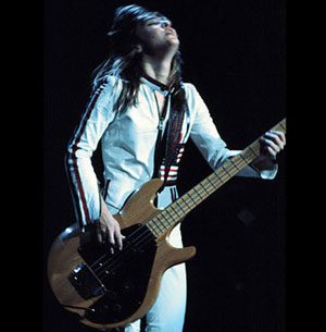 Suzi Quatro playing a Gibson Ripper bass