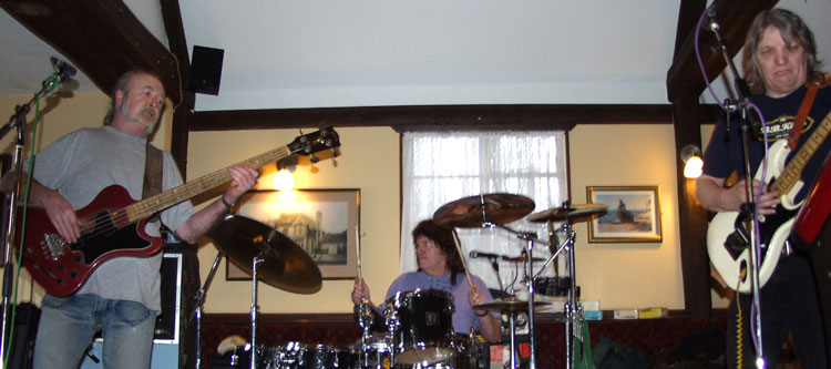 Tres Geezers, from left to right: Mick Hawksworth, Chris Sharley, Rick Mead. February 2009