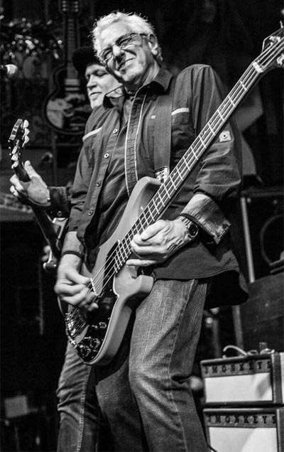 Dave Kiswiney with his two-pickup Gibson Victory Artist bass