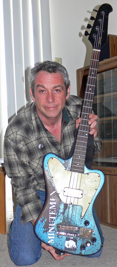 Mike Watt with his non-reverse Gibson Thunderbird