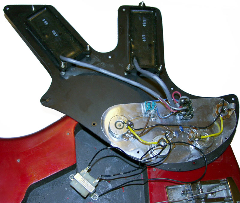 1982 Gibson Victory Custom circuitry, clearly showing the body-mounted choke